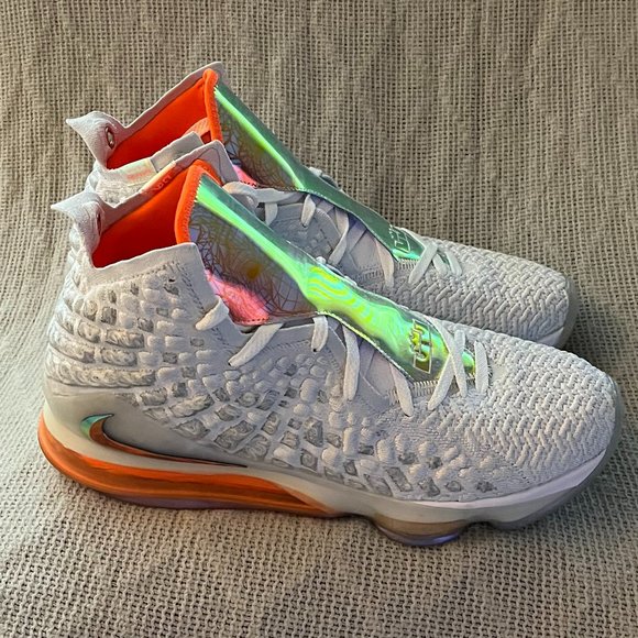NIKE Basketball LeBron XVII LTD - Picture 4 of 9